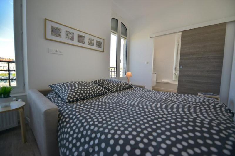 Appartment Les Suites Du Parc Besançon Rum bild