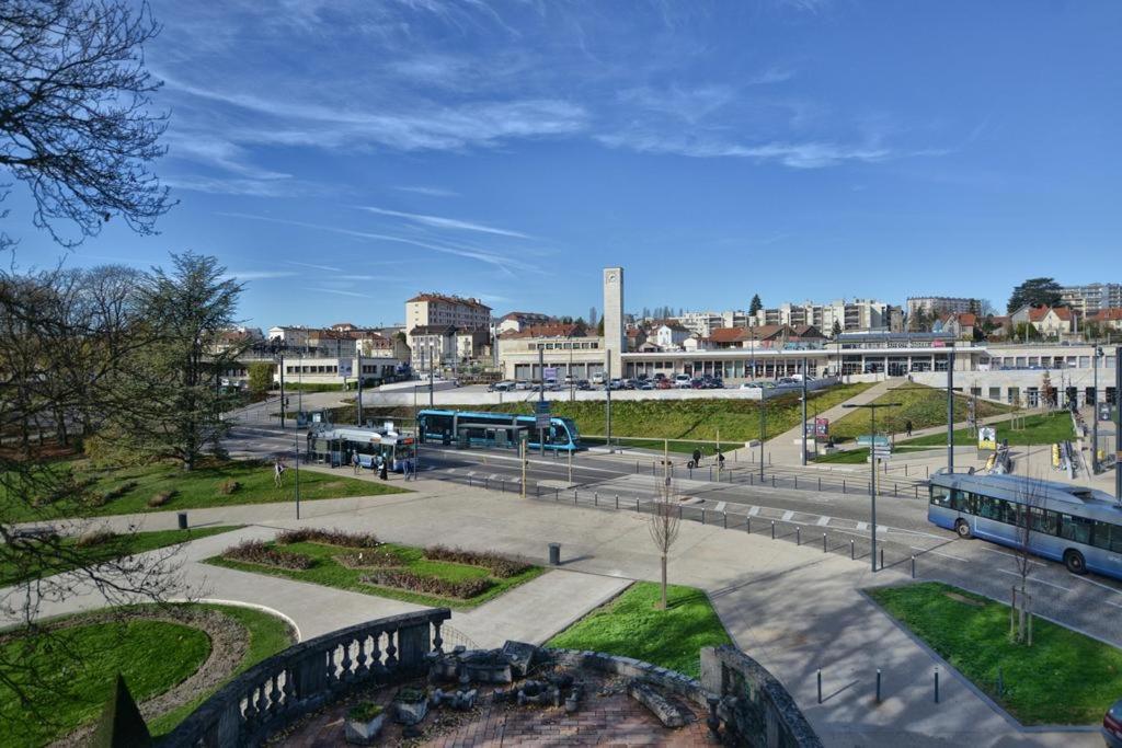 Appartment Les Suites Du Parc Besançon Exteriör bild
